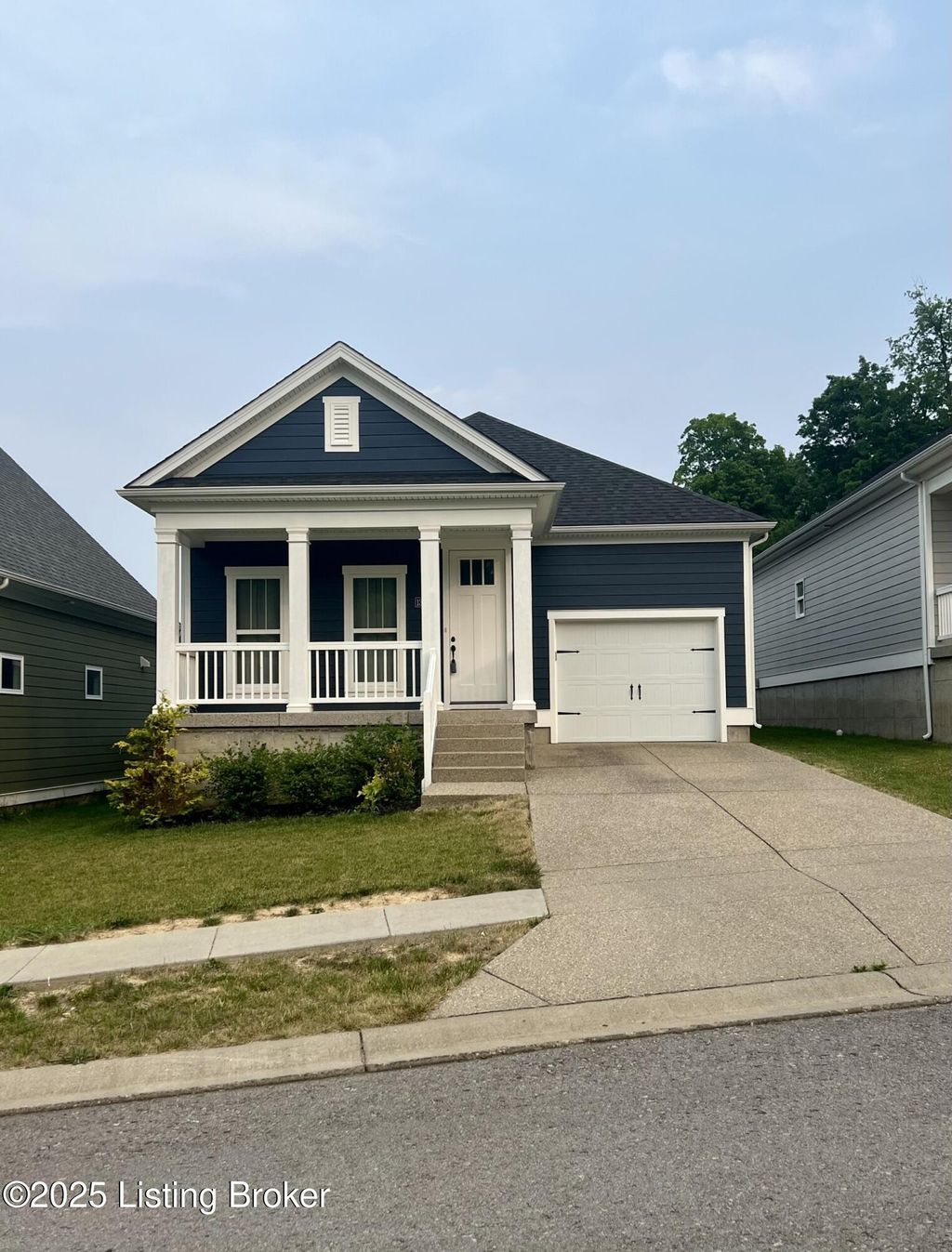 Photo of 13512 Park Springs Ln, Louisville, KY 40245 (MLS # 1714904)