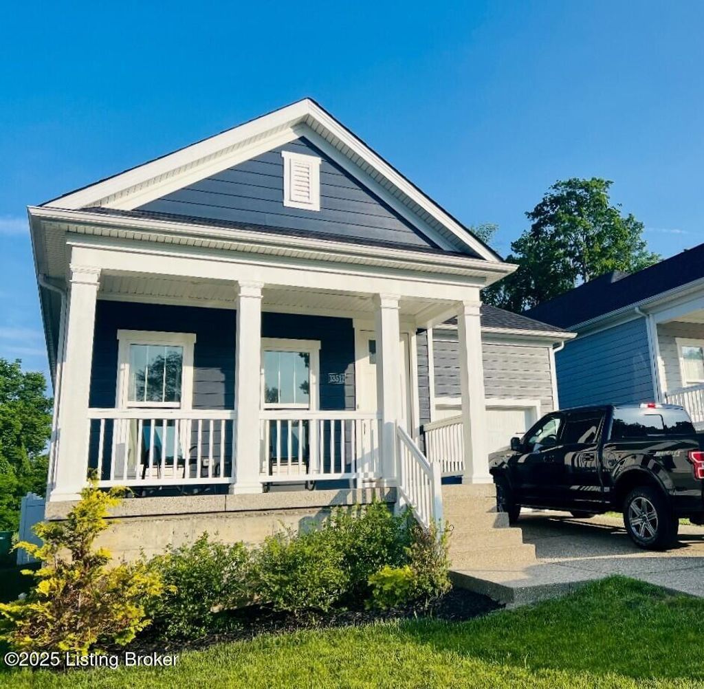 Photo of 13512 Park Springs Ln, Louisville, KY 40245 (MLS # 1714904)