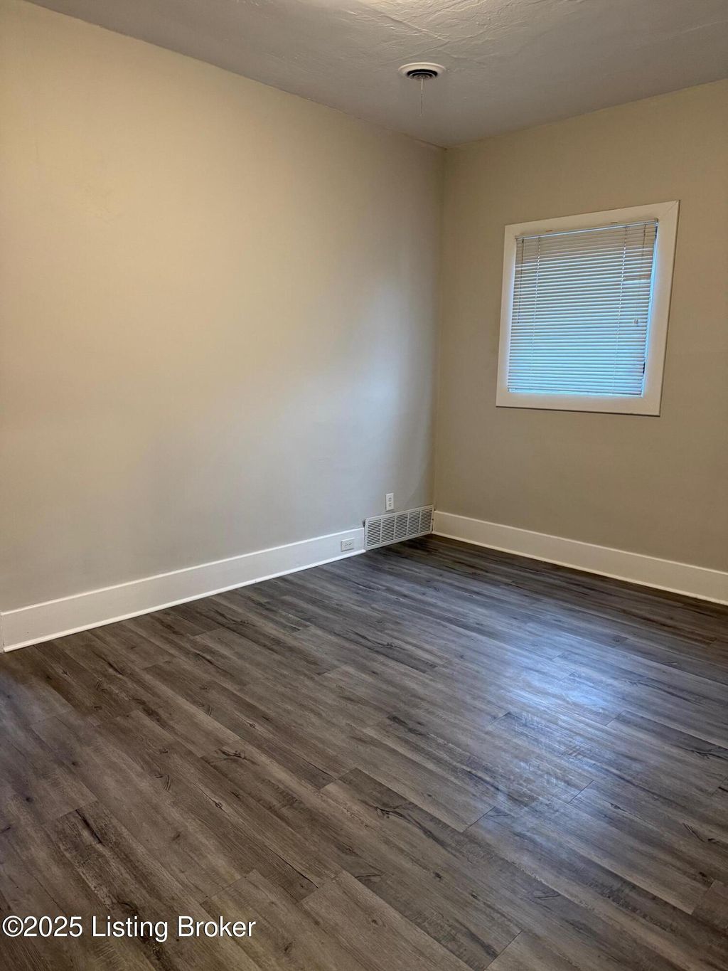 Photo of 1002 Charles St, Louisville, KY 40204 (MLS # 1705725)