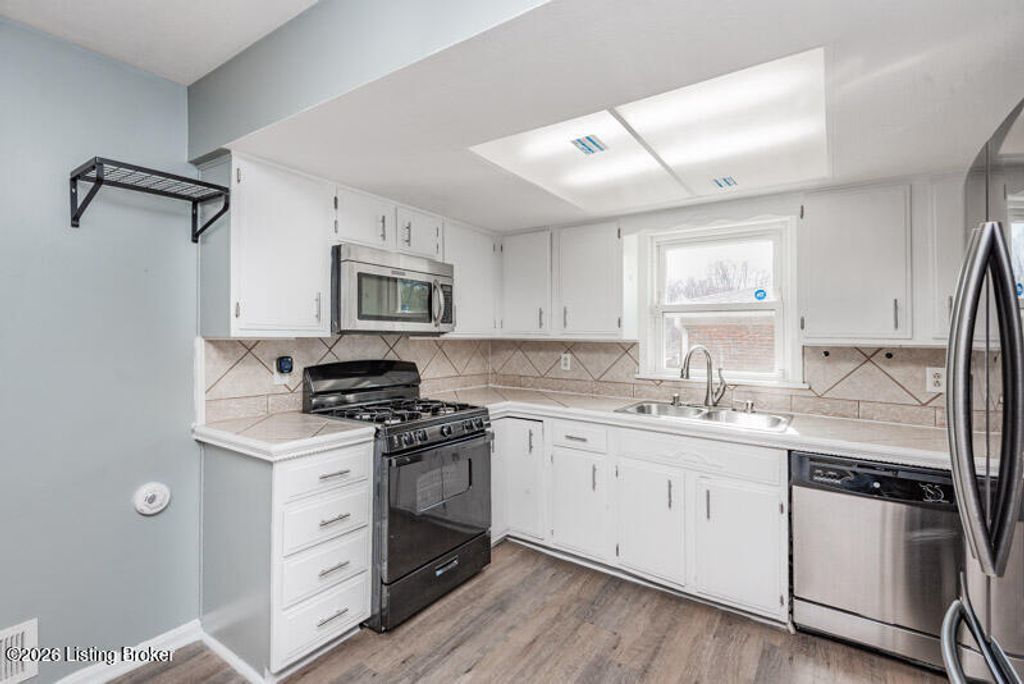 Photo of 6701 Santom Ln, Louisville, KY 40291 (MLS # 1713344)