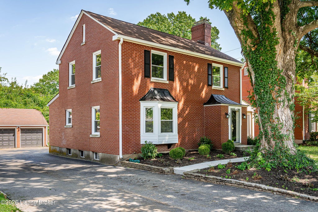 Photo of 507 Breckenridge Ln, Louisville, KY 40207 (MLS # 1733331)