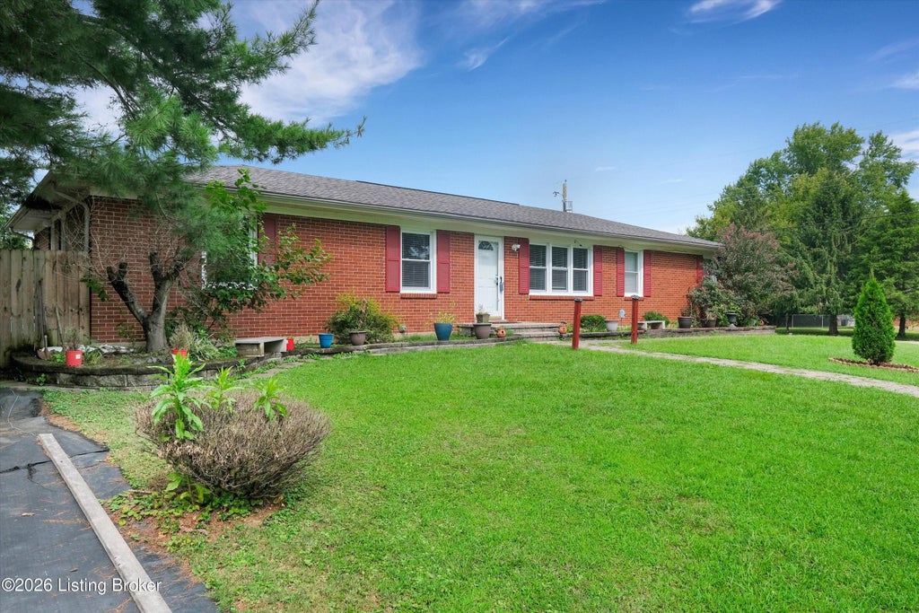 Photo of 8206 Ardenia Ln, Louisville, KY 40228 (MLS # 1726523)