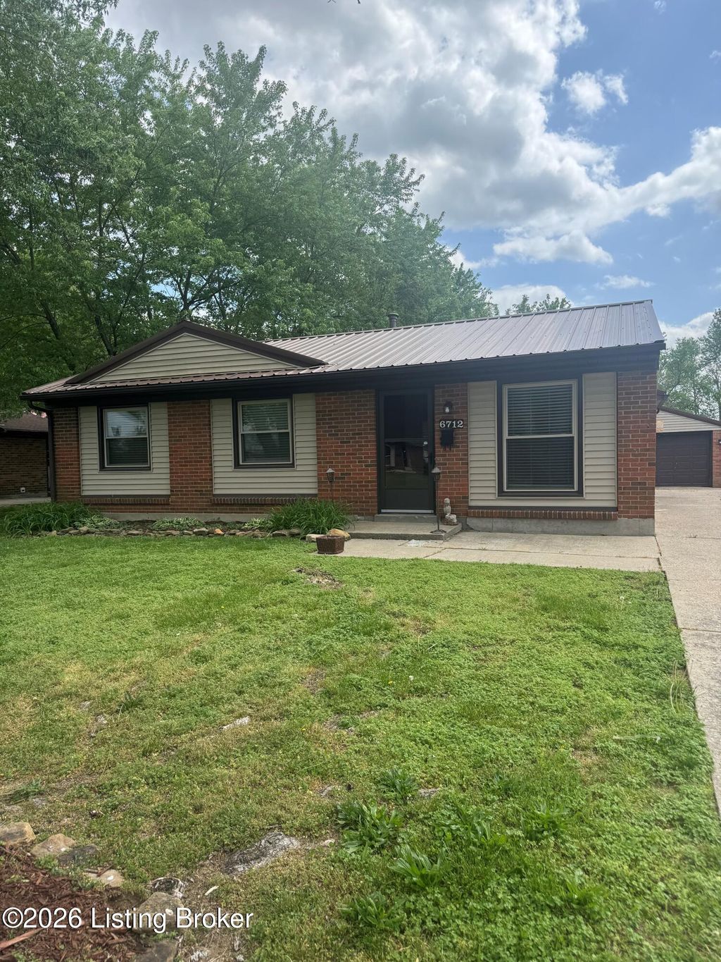 Photo of 6712 Barfield Rd, Louisville, KY 40258 (MLS # 1714318)