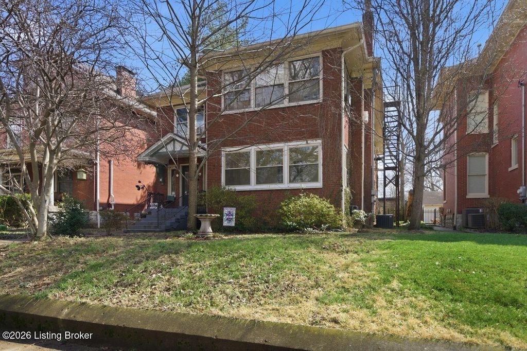 Photo of 2114 Bonnycastle Ave, Louisville, KY 40205 (MLS # 1714238)