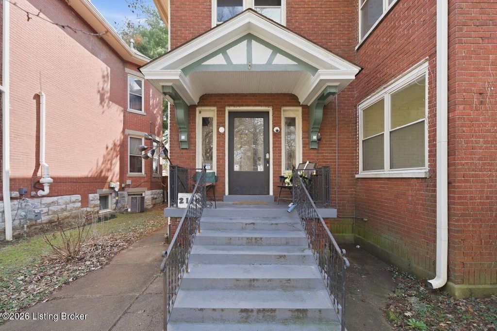 Photo of 2114 Bonnycastle Ave, Louisville, KY 40205 (MLS # 1714238)