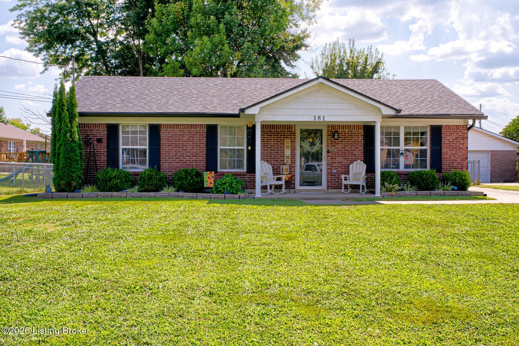 Photo of 181 Bally Castle Ct, Louisville, KY 40229 (MLS # 1730476)