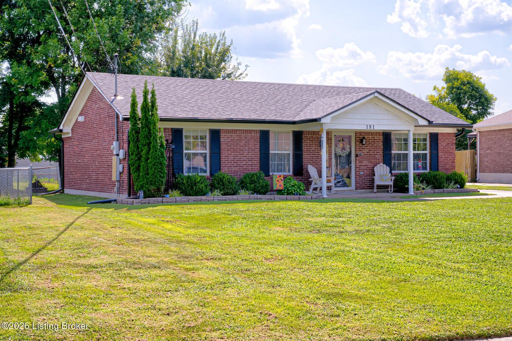 Photo of 181 Bally Castle Ct, Louisville, KY 40229 (MLS # 1730476)