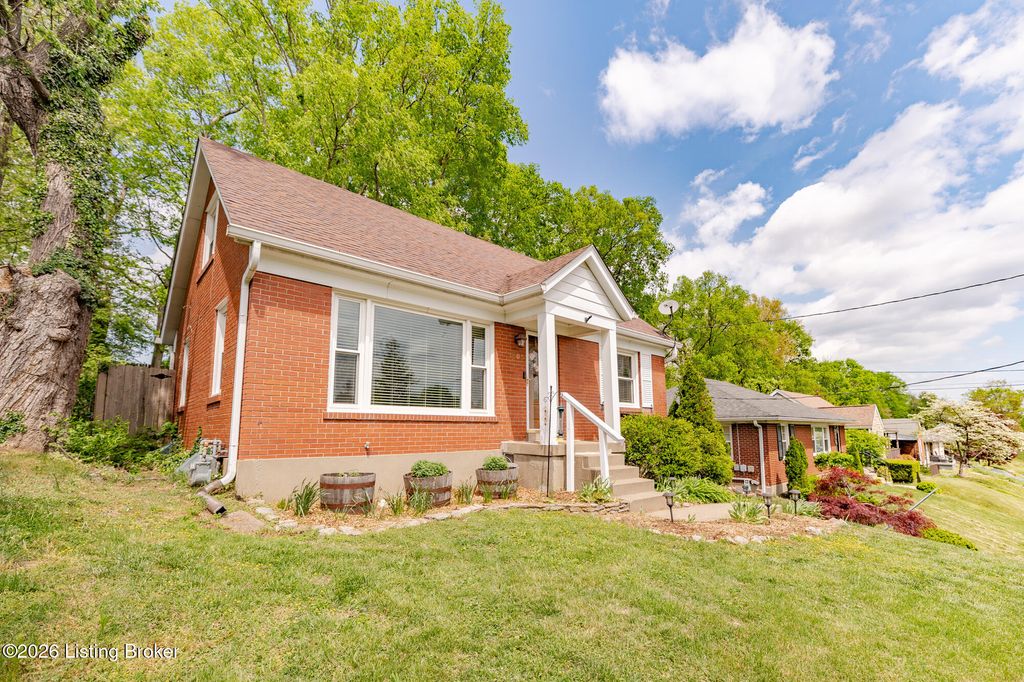 Photo of 1605 Ehrler Dr, Louisville, KY 40213 (MLS # 1714557)