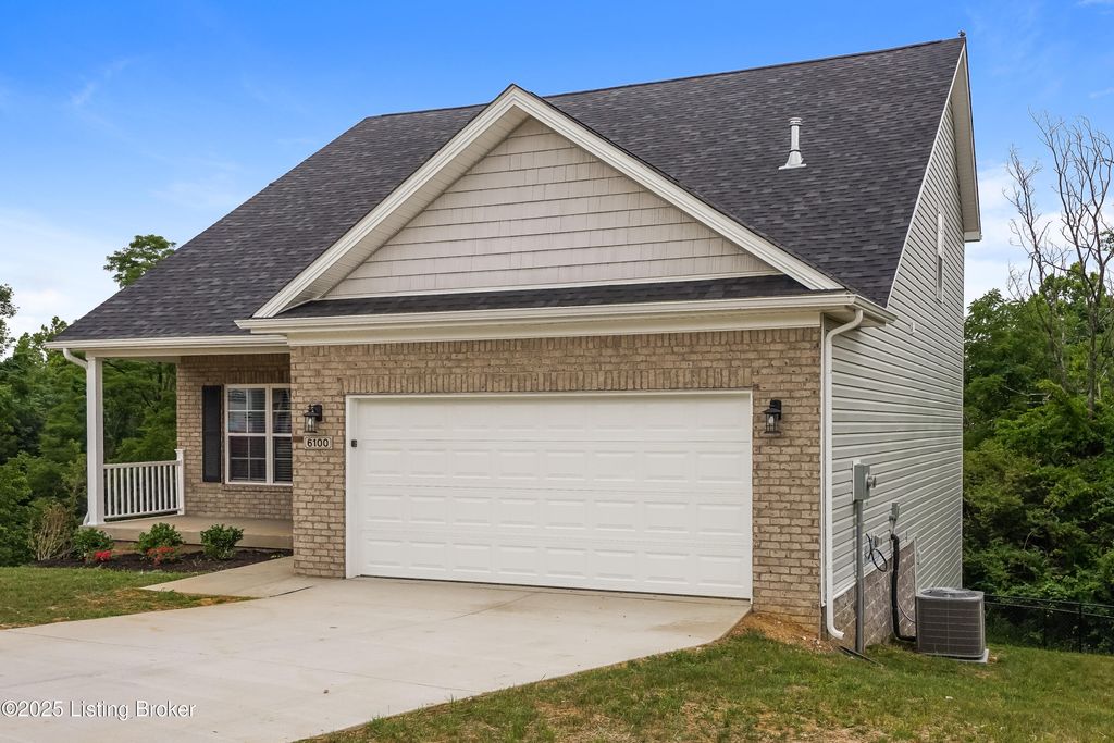 Photo of 6100 Port Antonio Rd, Louisville, KY 40219 (MLS # 1705791)