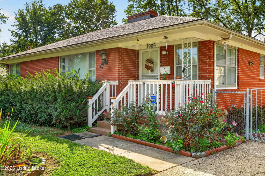 Photo of 1906 Lampter St, Louisville, KY 40216 (MLS # 1730393)