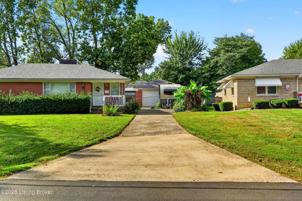 Photo of 1906 Lampter St, Louisville, KY 40216 (MLS # 1730393)
