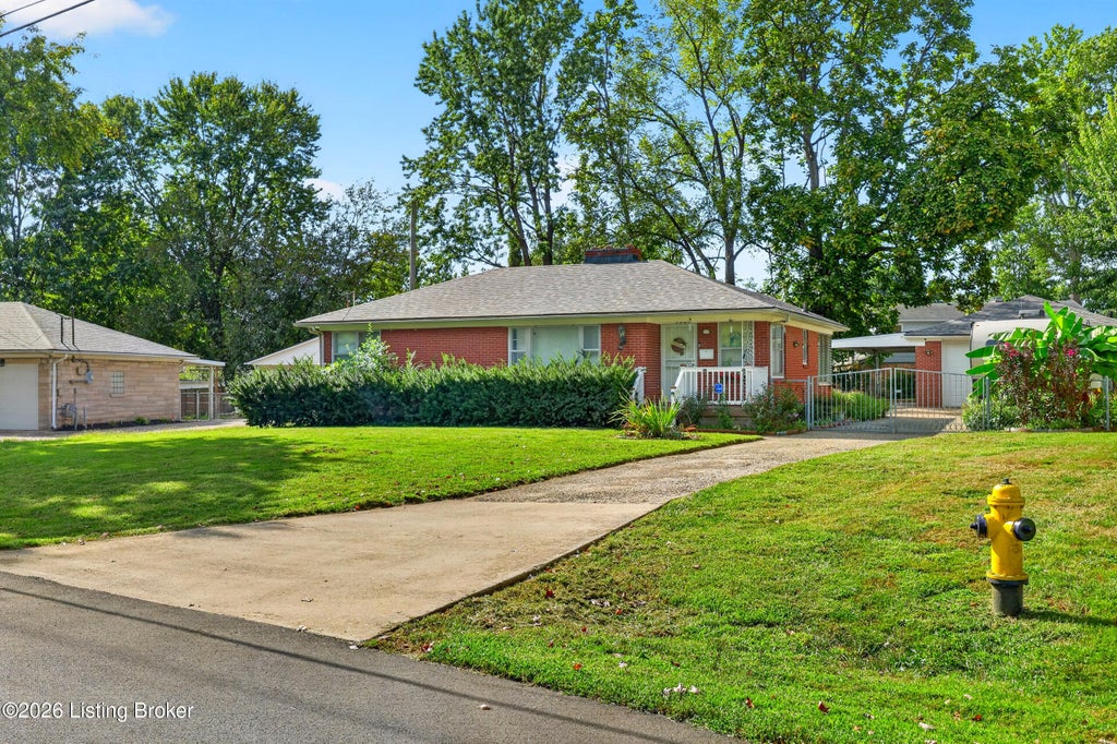 Photo of 1906 Lampter St, Louisville, KY 40216 (MLS # 1730393)