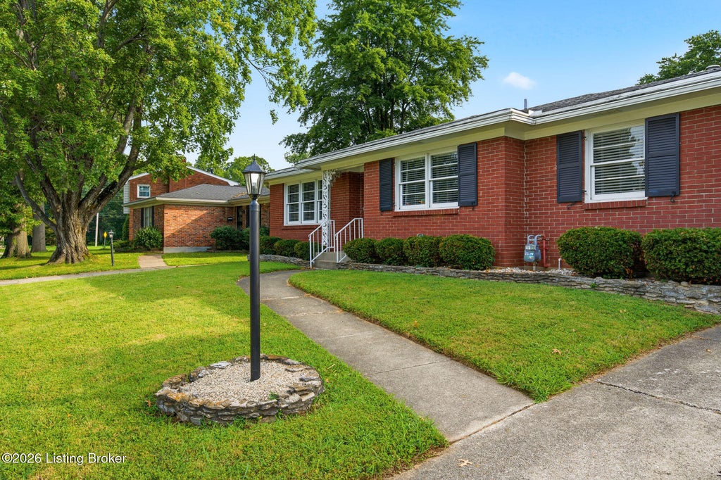 Photo of 3616 Deibel Way, Louisville, KY 40220 (MLS # 1726584)