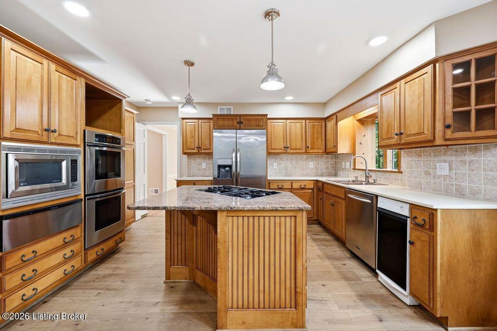 Photo of 1904 Charbdin Pl, Louisville, KY 40207 (MLS # 1705823)