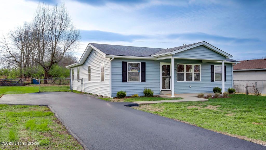 Photo of 355 Ardmore Ln, Shelbyville, KY 40065 (MLS # 1712517)