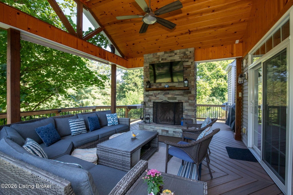 Photo of 5602 Irish Moss Ct, Crestwood, KY 40014 (MLS # 1728373)