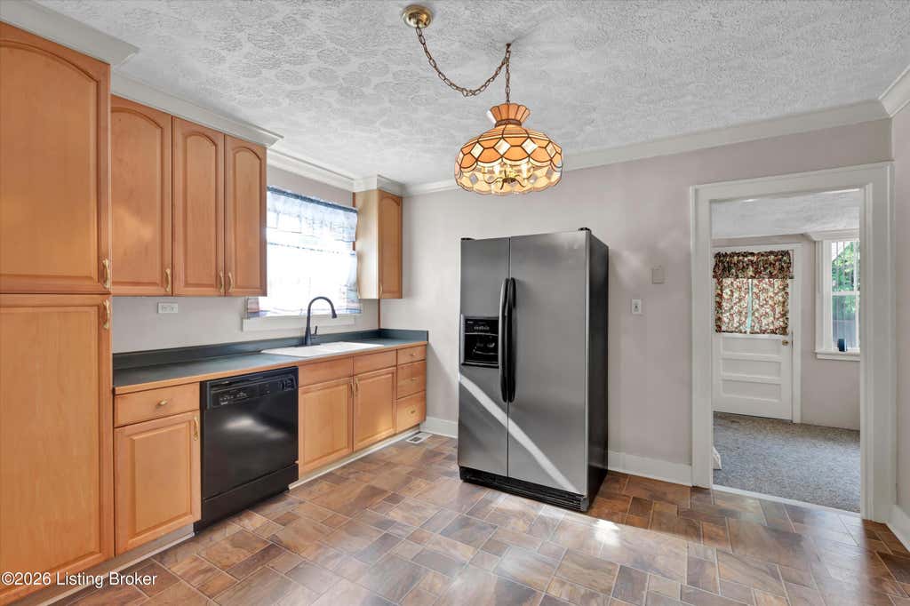 Photo of 1006 Palatka Rd, Louisville, KY 40214 (MLS # 1722950)