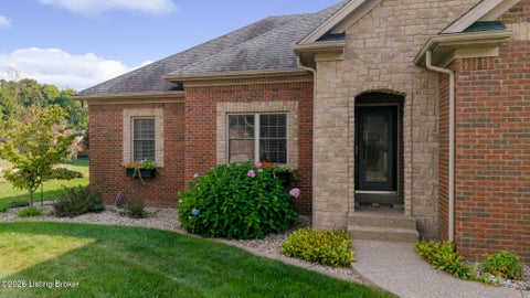 Tiny photo for 4063 Viewcrest Loop, Floyds Knobs, IN 47119 (MLS # 1730261)