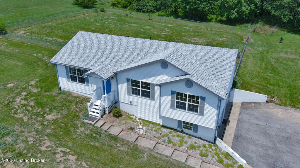 Photo of 164 Carlton Ct, Vine Grove, KY 40175 (MLS # 1721091)