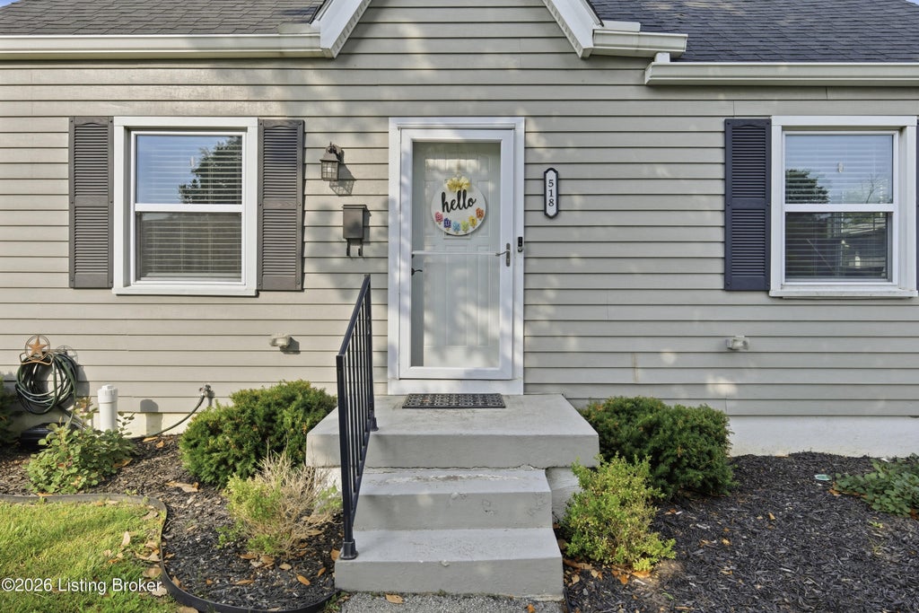 Photo of 518 Marquette Dr, Louisville, KY 40222 (MLS # 1727425)