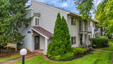 Condo For Sale - 4410 Wisteria Landing Cir #208<br/> Jefferson County, Louisville, KY 40218