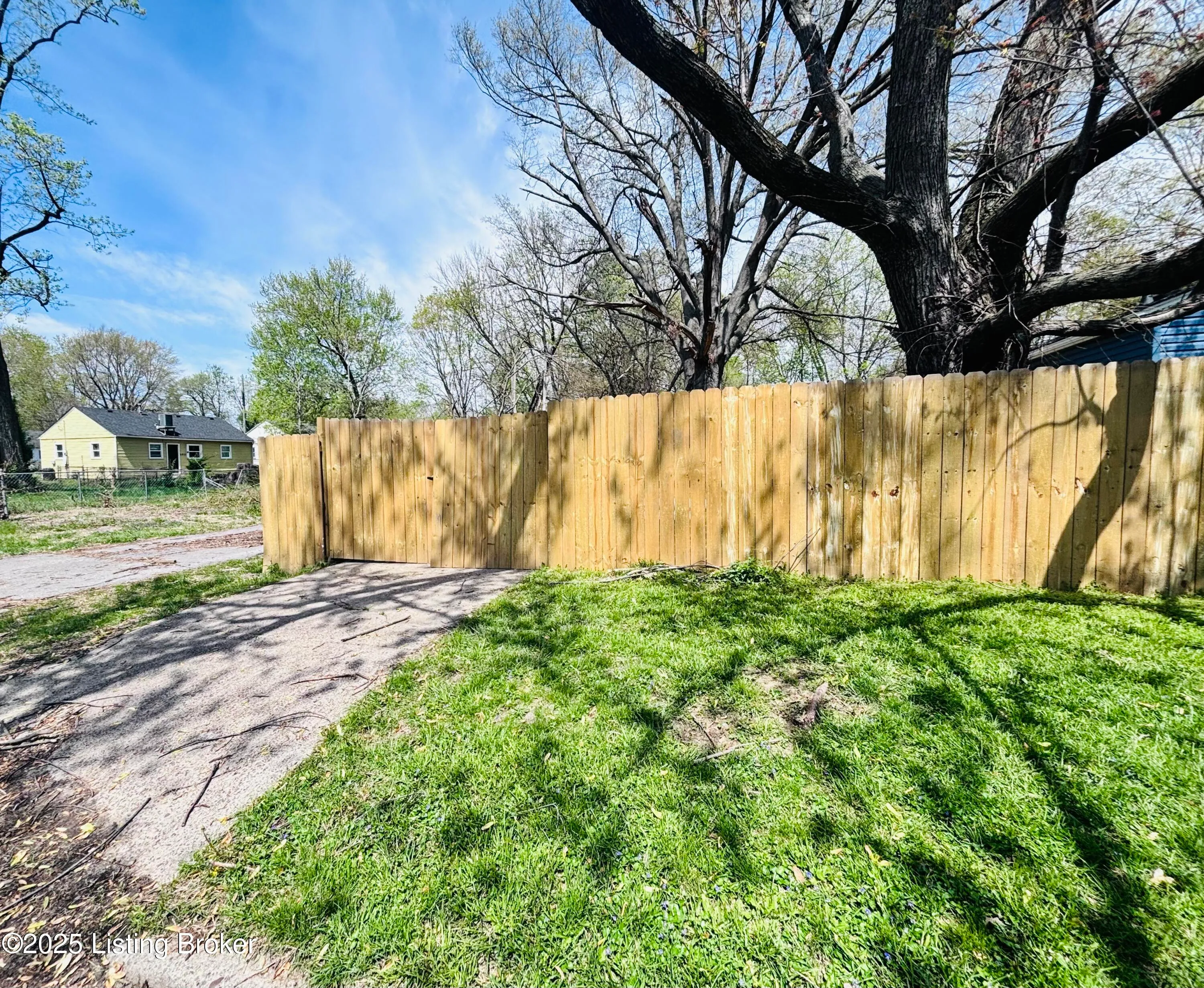 Louisville, Kentucky 40212, United States, 3 Bedrooms Bedrooms, ,1 BathroomBathrooms,Residential,Active,109671