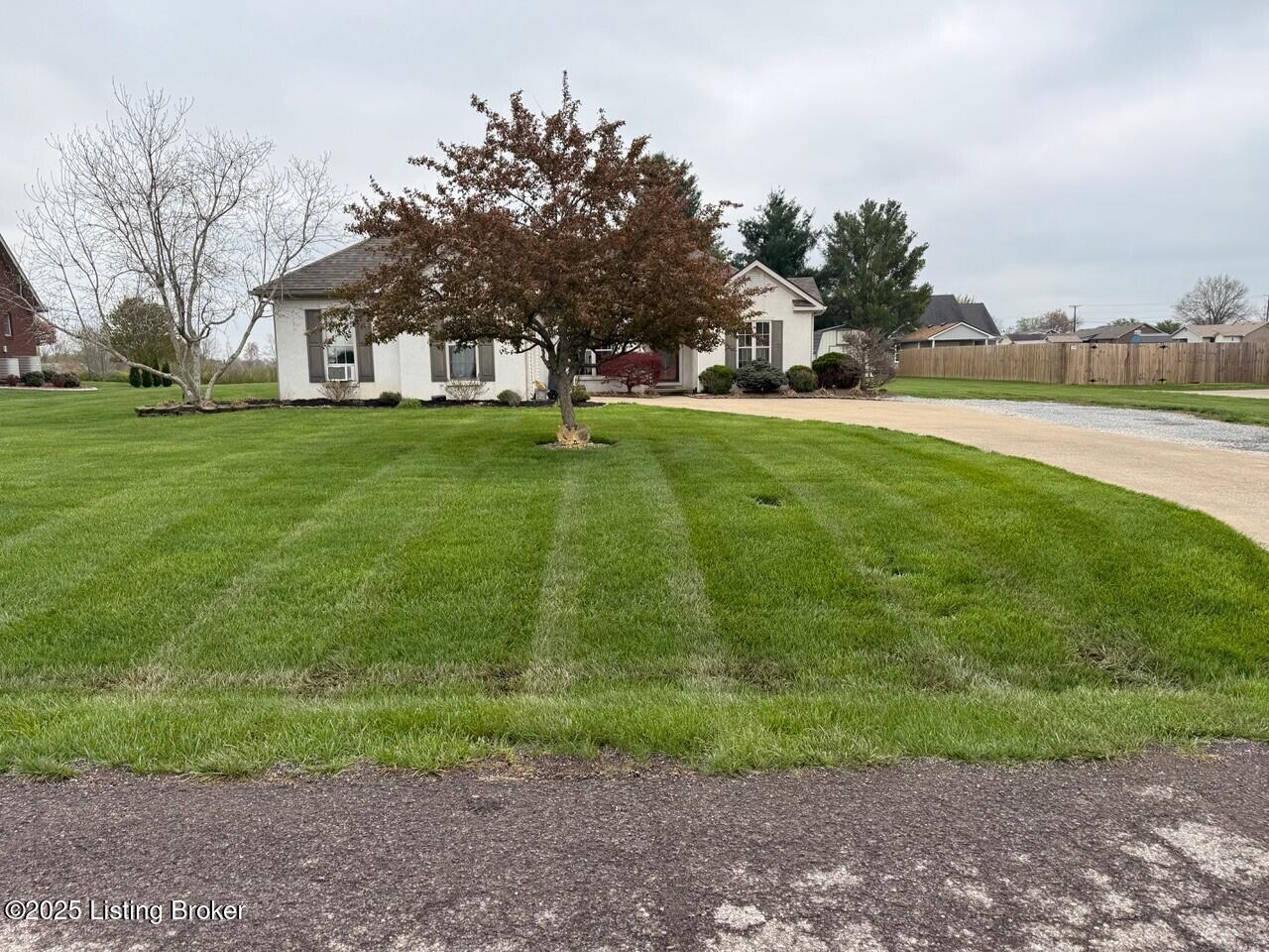 202 Harmon Dr, Hodgenville, Kentucky image 2