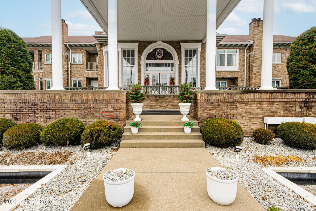 Photo of 8605 Shelbyville Rd #APT 218, Bellemeade, KY 40222 (MLS # 1705342)