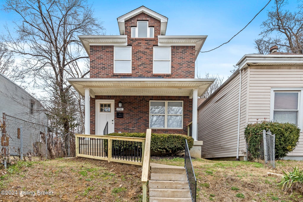 Photo of 2707 W Madison St, Louisville, KY 40211 (MLS # 1727729)