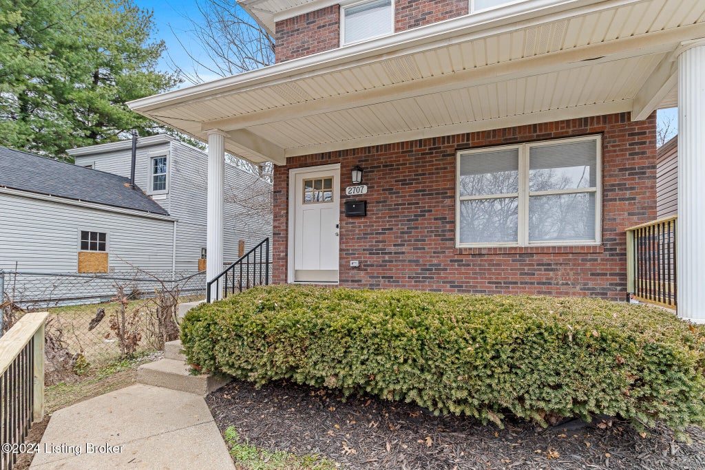 Photo of 2707 W Madison St, Louisville, KY 40211 (MLS # 1727729)