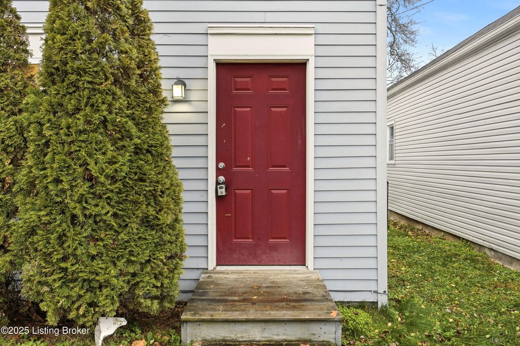 Photo of 132 William St, Louisville, KY 40206 (MLS # 1706297)