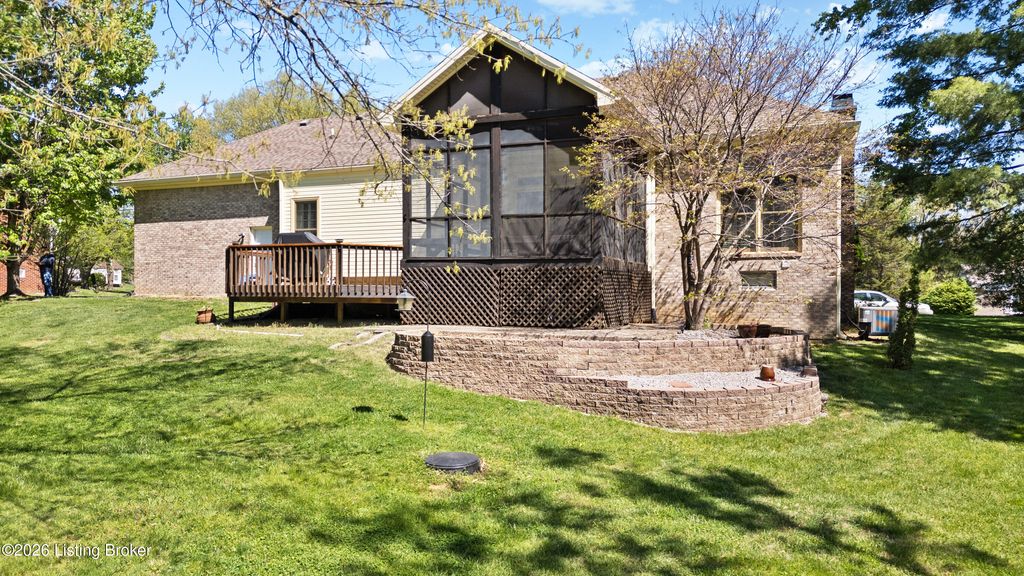 Photo of 1007 Benton Ridge Dr, Louisville, KY 40245 (MLS # 1715549)