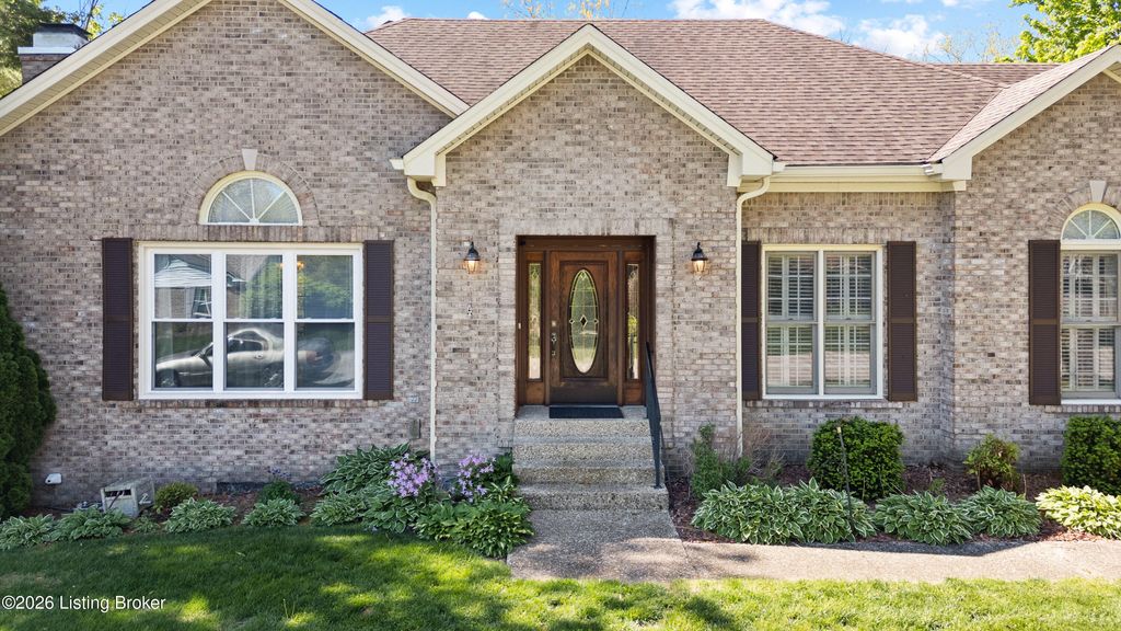 Photo of 1007 Benton Ridge Dr, Louisville, KY 40245 (MLS # 1715549)