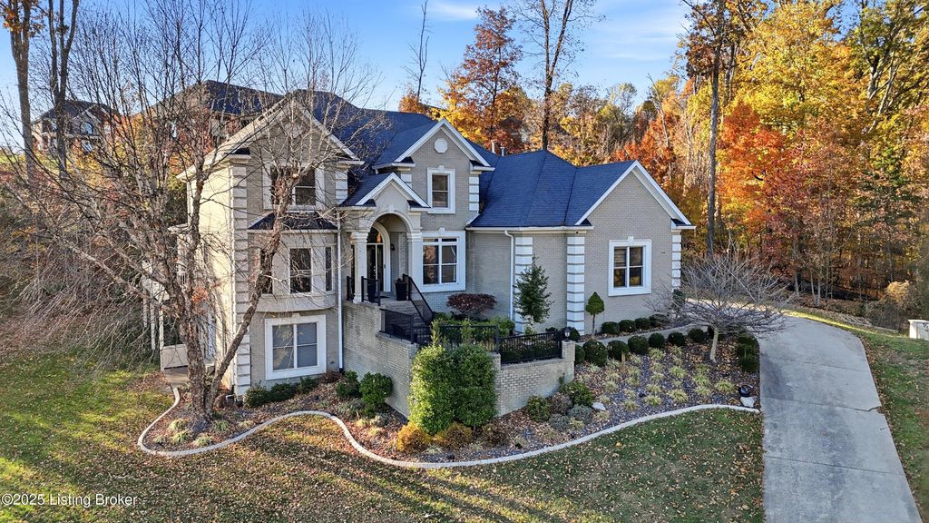 Photo of 7700 Bella Woods Ct, Louisville, KY 40214 (MLS # 1707680)