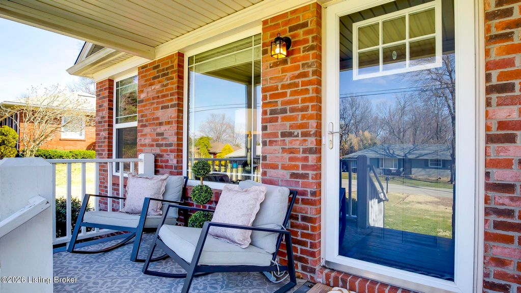 Photo of 6208 Hillcrest Ct, Crestwood, KY 40014 (MLS # 1709606)