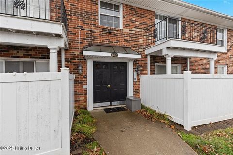 Photo of 4828 Westmar Terrace #6, Louisville, KY 40222 (MLS # 1705174)