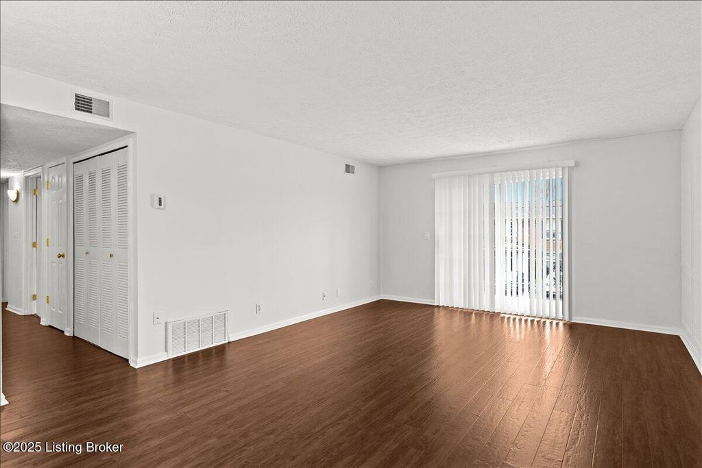 Photo of 4828 Westmar Terrace #6, Louisville, KY 40222 (MLS # 1705174)