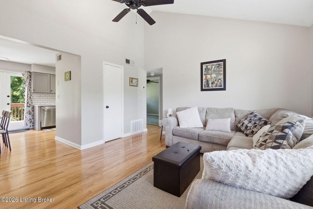 Photo of 4101 Stoneview Dr #3, Louisville, KY 40207 (MLS # 1717531)