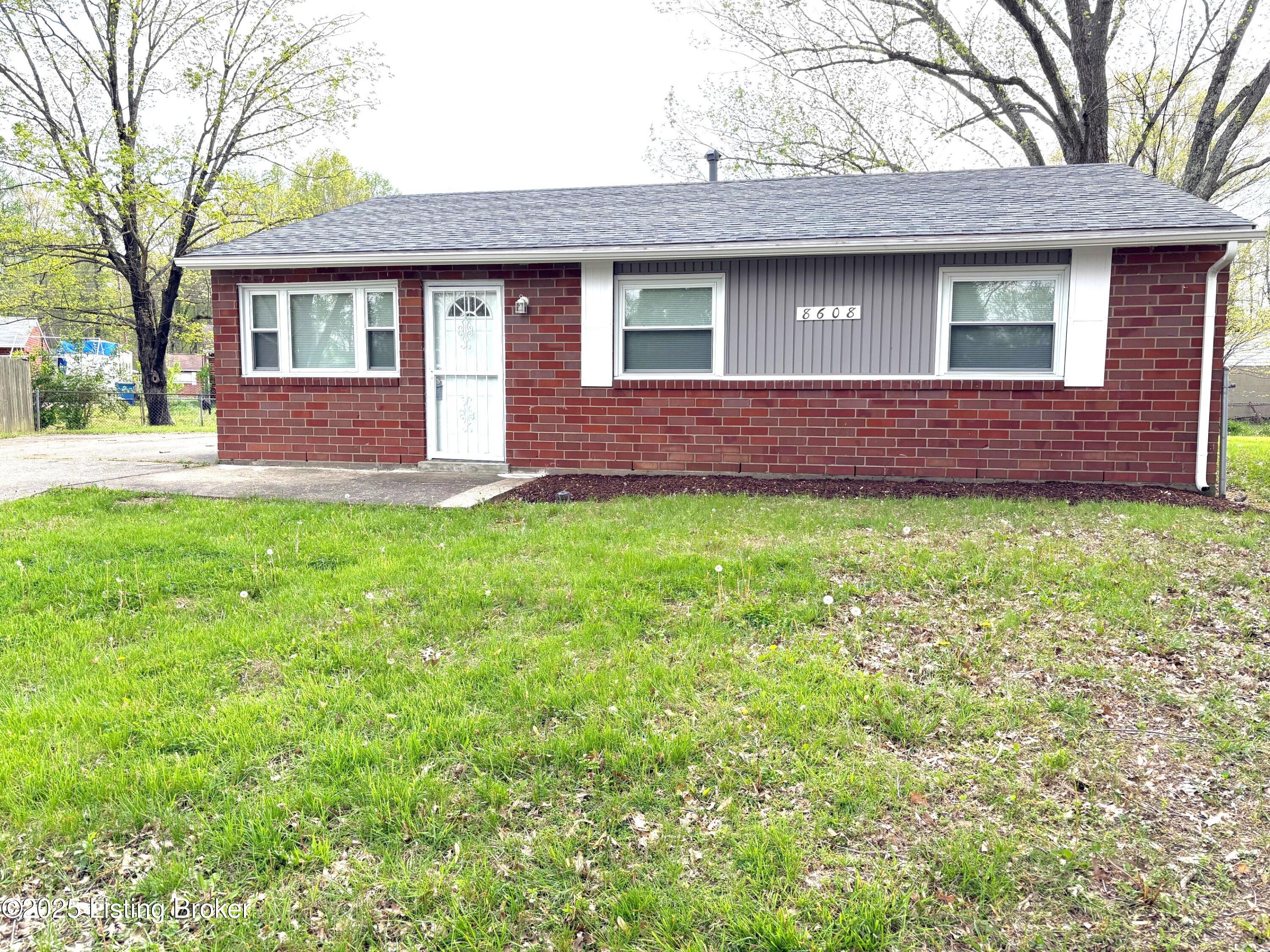 8608 Oglesby Ct, Fairdale, Kentucky image 2