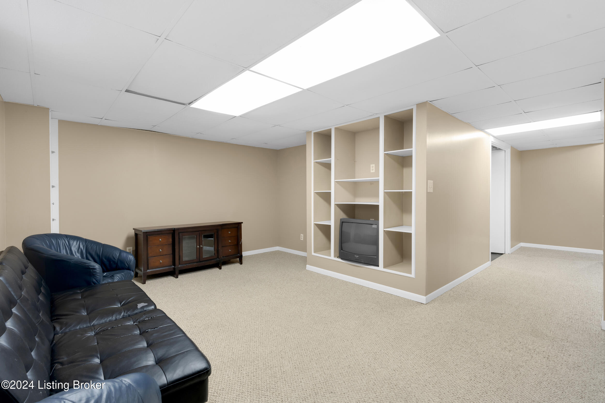 9368 Loch Lea Ln, Louisville, Kentucky image 25