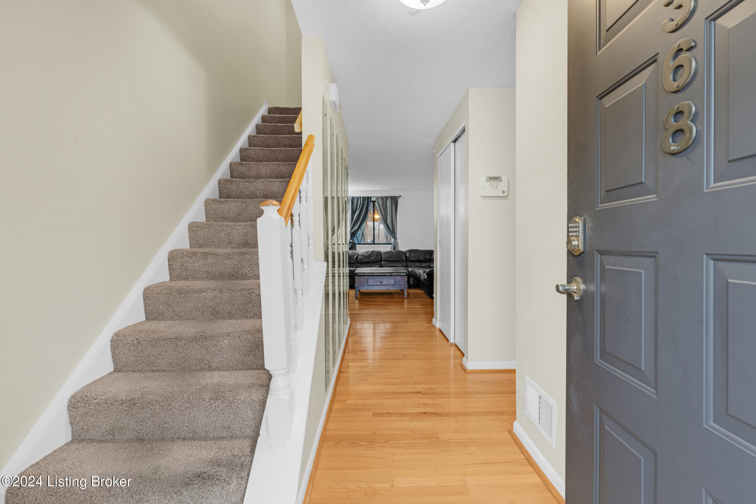 9368 Loch Lea Ln, Louisville, Kentucky image 3