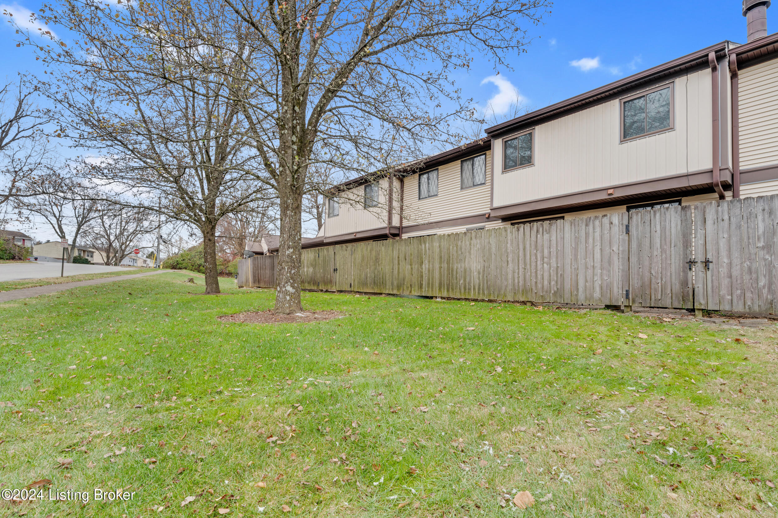 9368 Loch Lea Ln, Louisville, Kentucky image 28