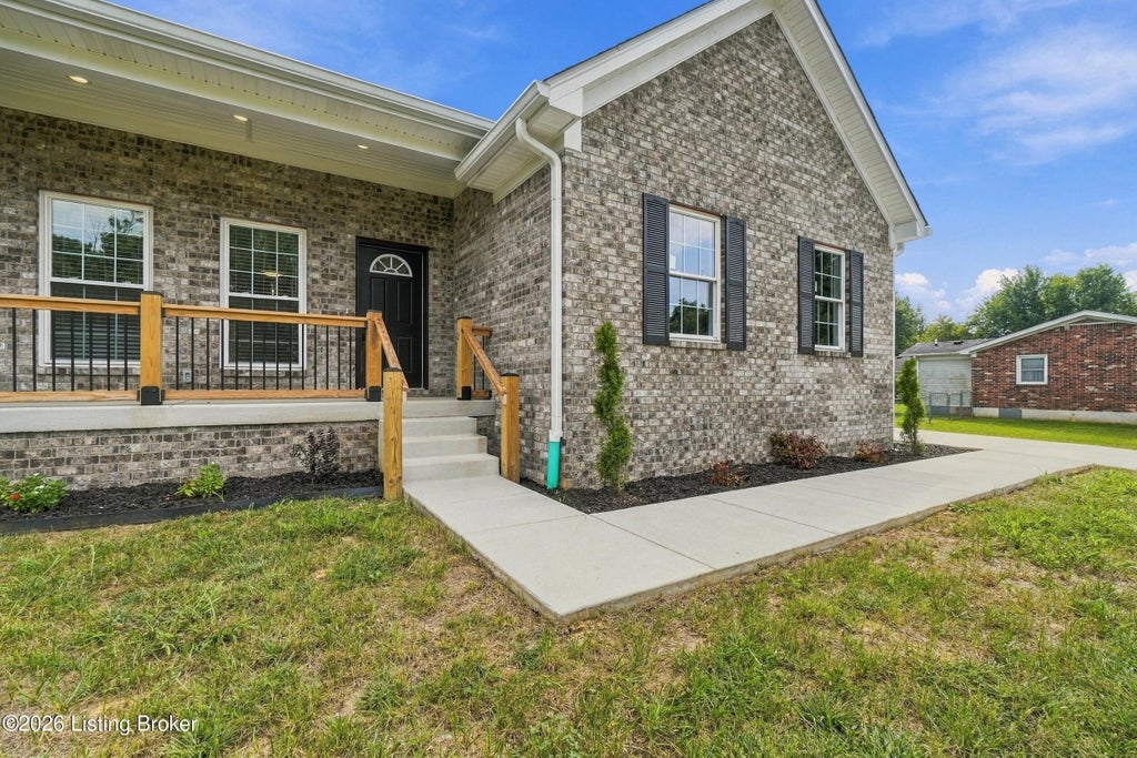 Photo of 180 Azure Dr, Mt Washington, KY 40047 (MLS # 1730145)