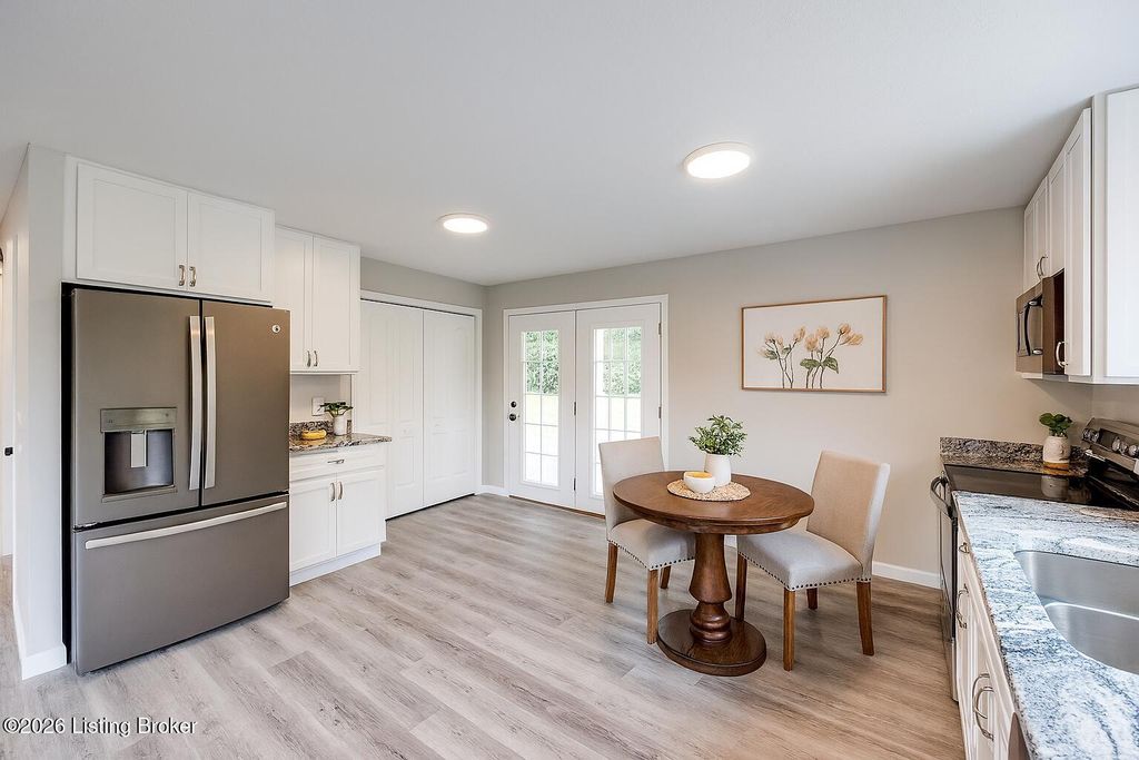 Photo of 138 Springhill Dr, Bardstown, KY 40004 (MLS # 1709778)