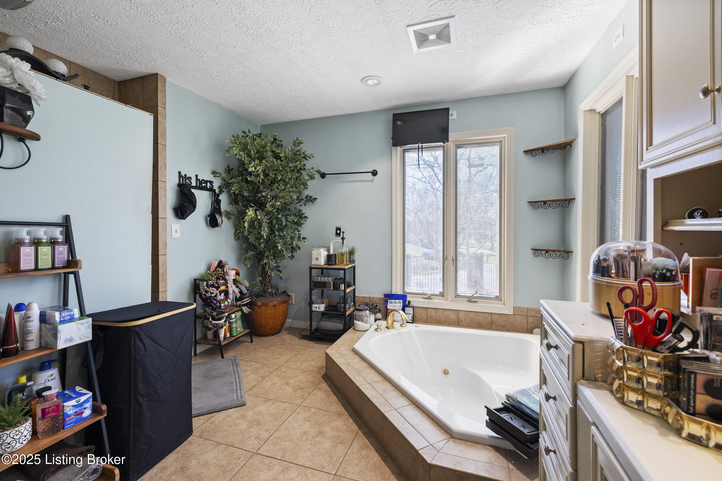 2411 High Pine Dr, Louisville, Pennsylvania image 17