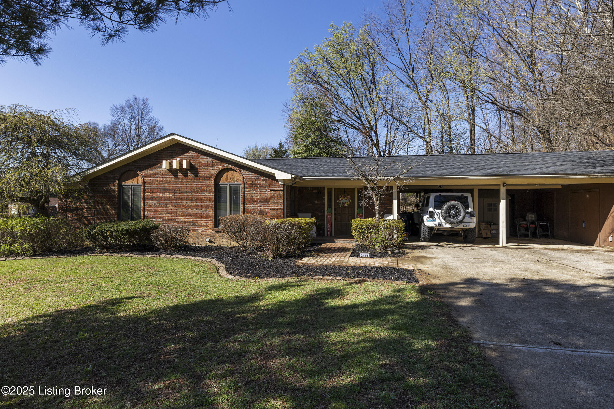 2411 High Pine Dr, Louisville, Pennsylvania image 1