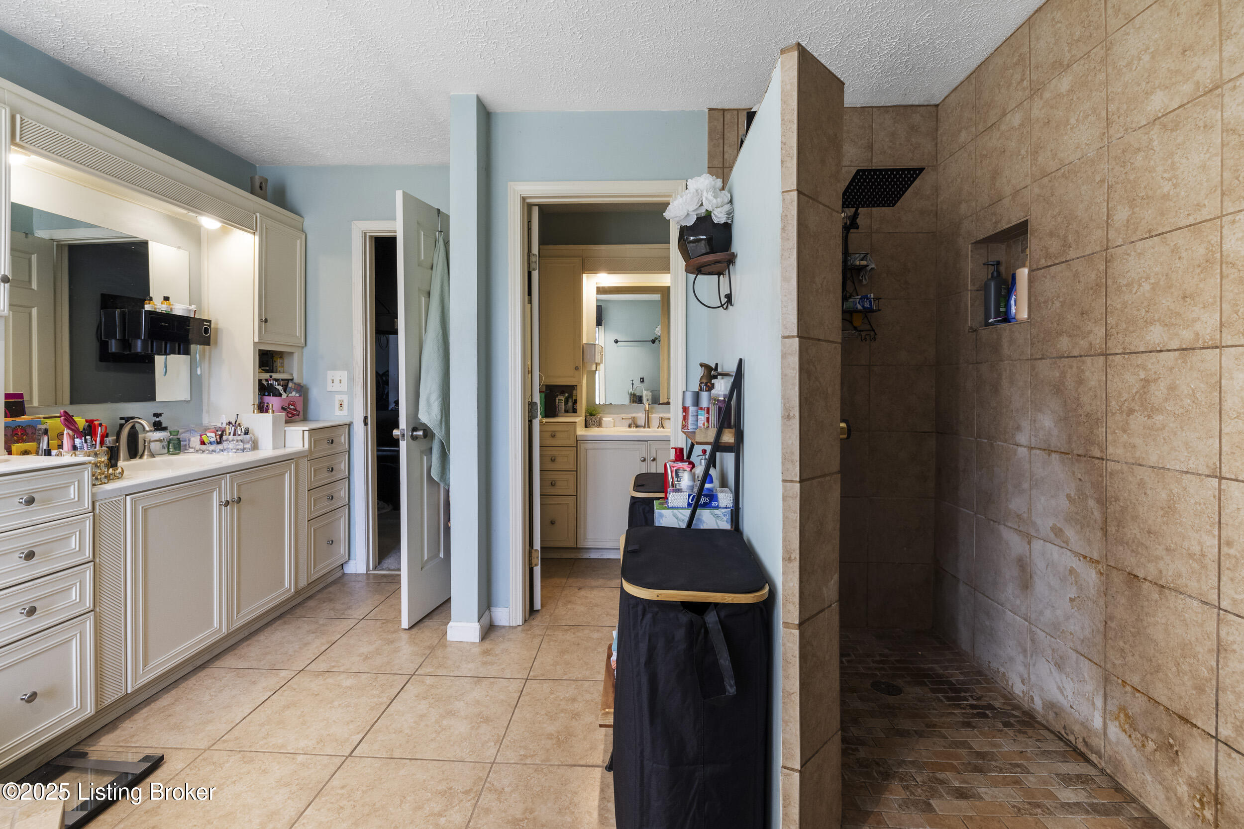 2411 High Pine Dr, Louisville, Pennsylvania image 19