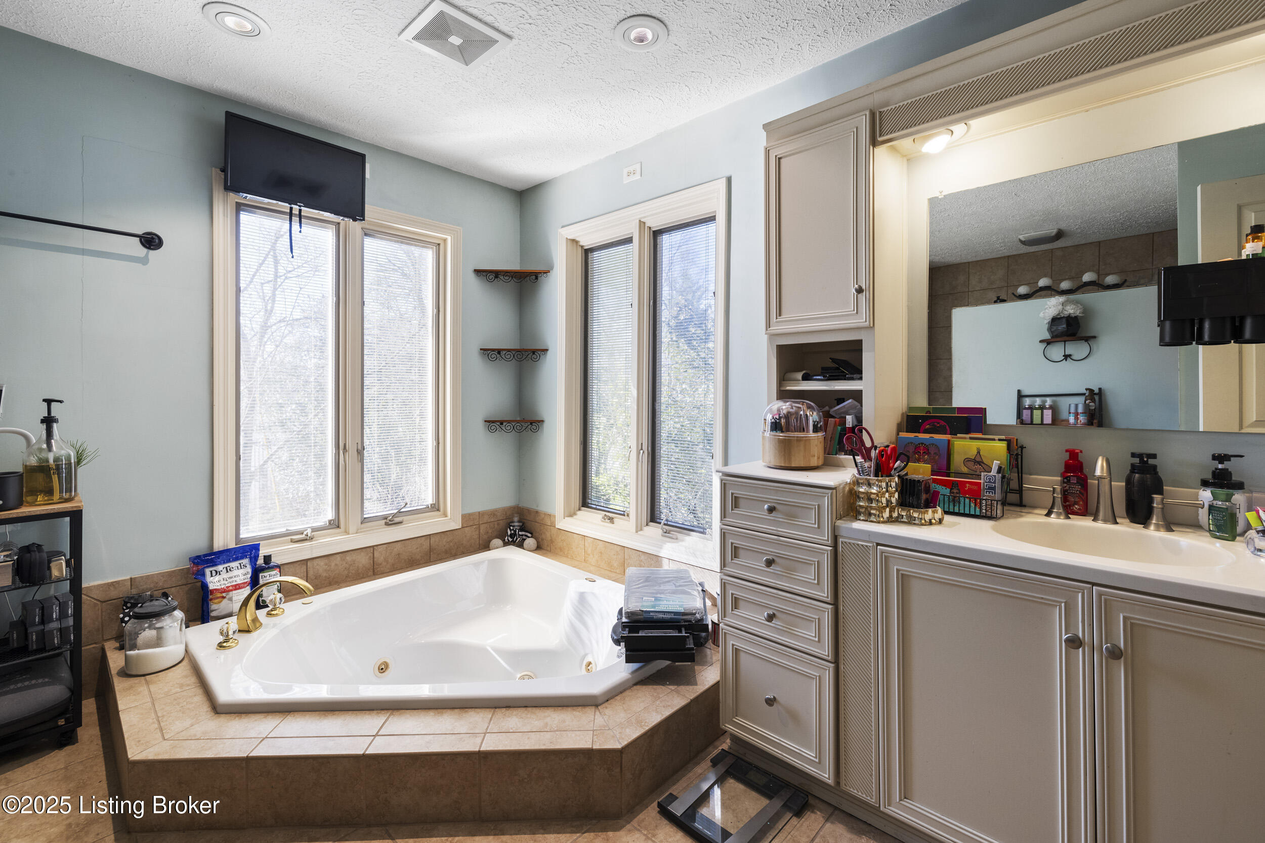 2411 High Pine Dr, Louisville, Pennsylvania image 18
