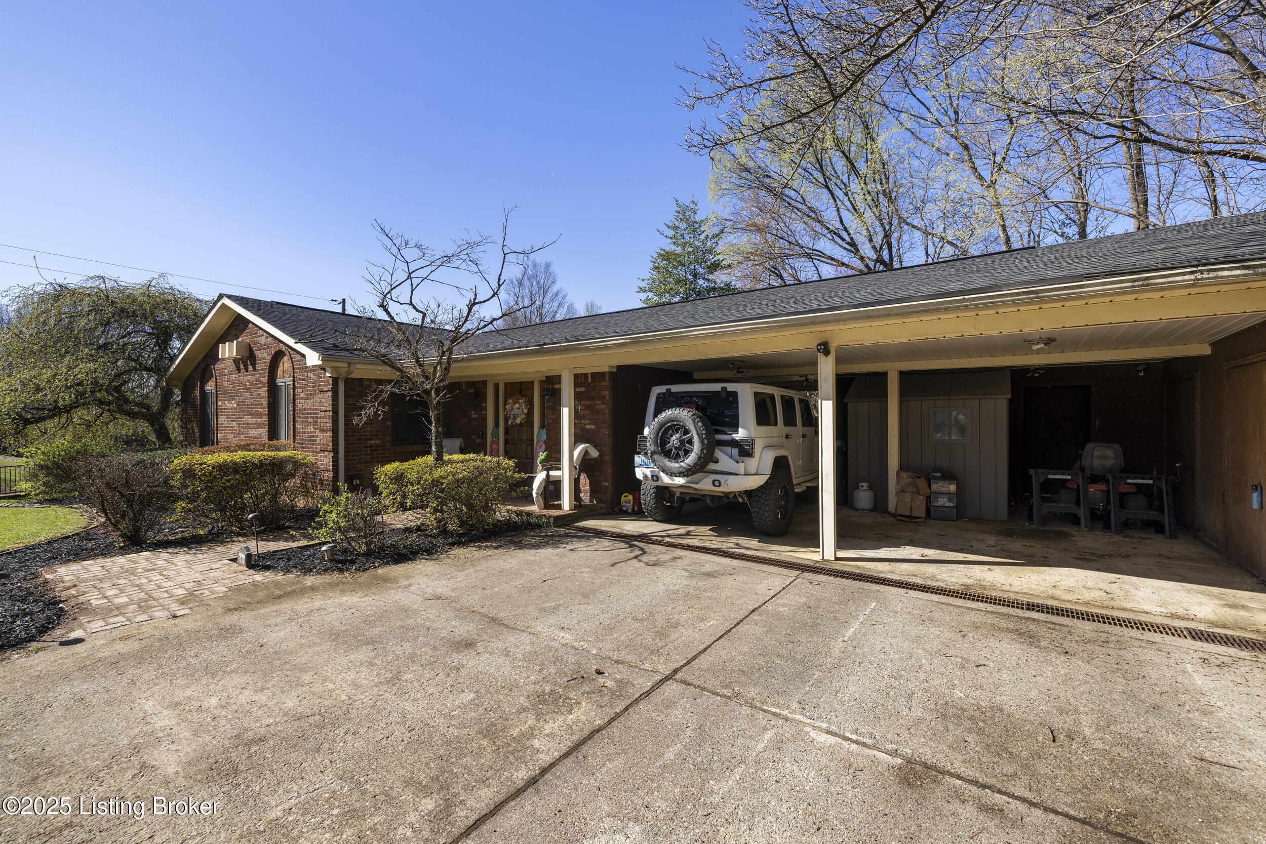 2411 High Pine Dr, Louisville, Pennsylvania image 4