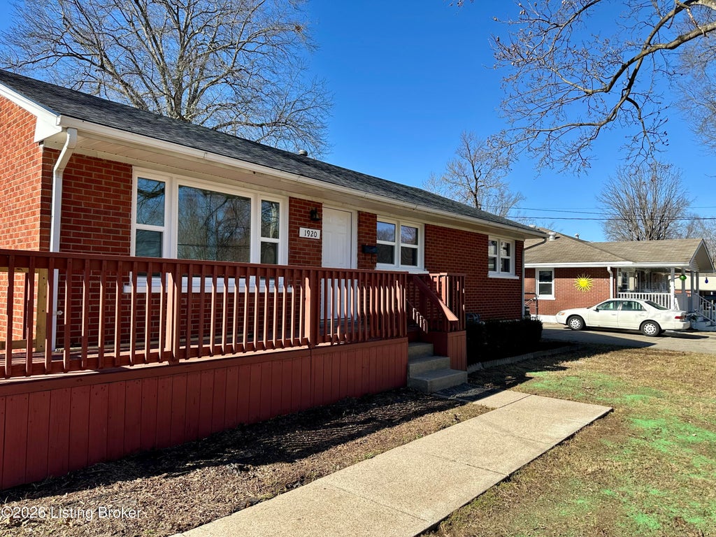 Photo of 1920 Dixie Garden Dr, Louisville, KY 40272 (MLS # 1720552)